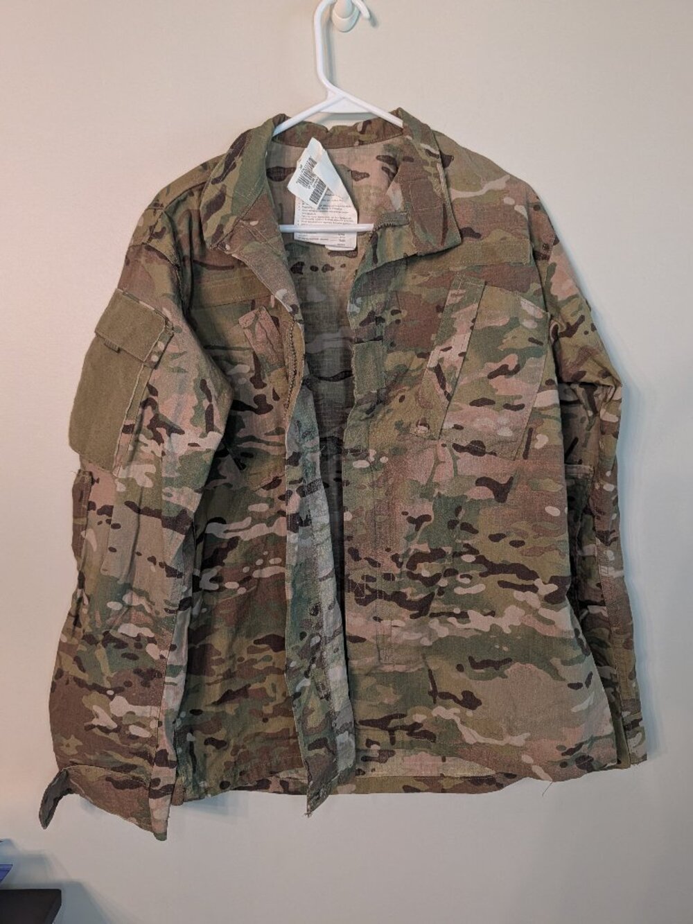 Army FRACU Camo Military Jacket Size Small NWT